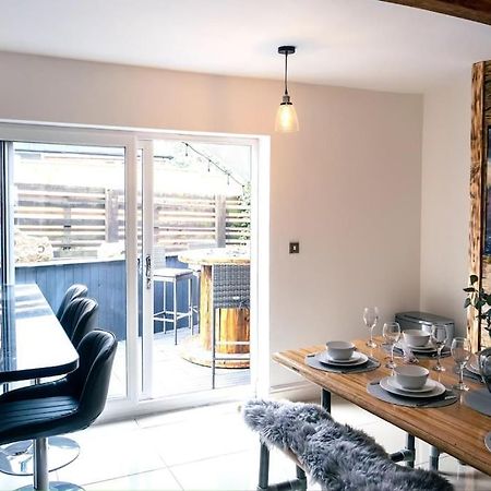 4 Bedroom - Sleep 9 Home In Cheadle Staffordshire - Alton Towers Polar Express Dimmingsdale Peak District Trentham Gardens Water World Kültér fotó