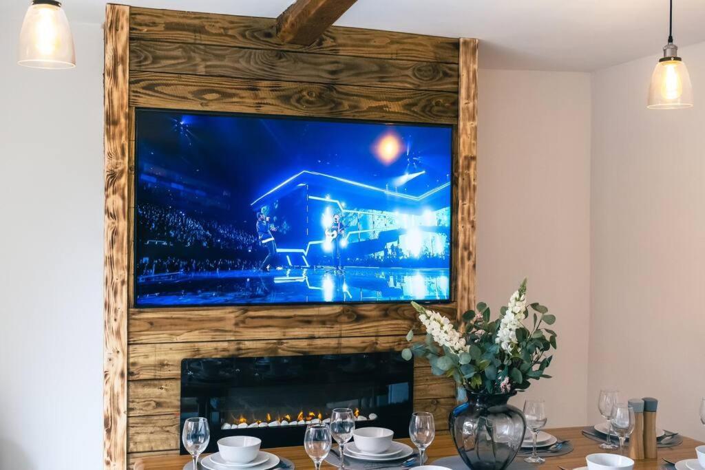 4 Bedroom - Sleep 9 Home In Cheadle Staffordshire - Alton Towers Polar Express Dimmingsdale Peak District Trentham Gardens Water World Kültér fotó